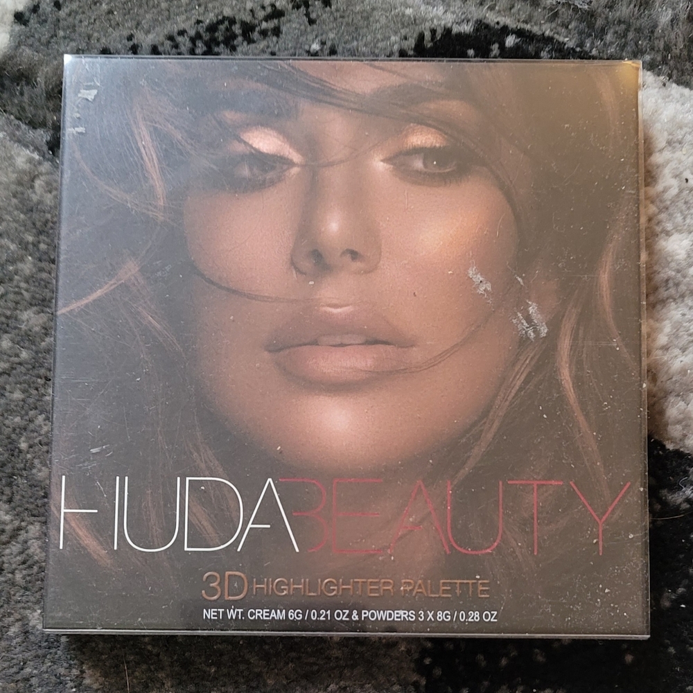 COPY - Huda highlighter set